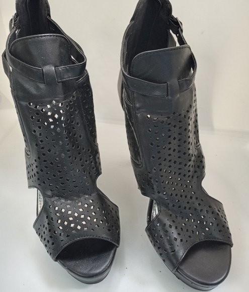 John Romaine double strap buckle perforated open toe heels - Picture 1 of 15